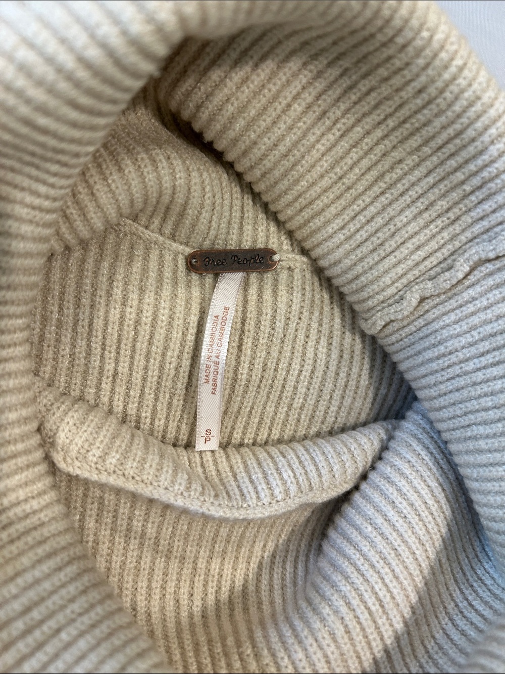 Free People Softly Structured Ribbed Turtleneck Size Small - Picture 4 of 6